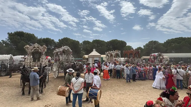Las hermandades filiales de Trigueros, Niebla, Valverde y Villares se re&uacute;nen en Casa Canelo para el rezo del &Aacute;ngelus. / Fotograf&iacute;a: Juan Jos&eacute; Dom&iacute;nguez
