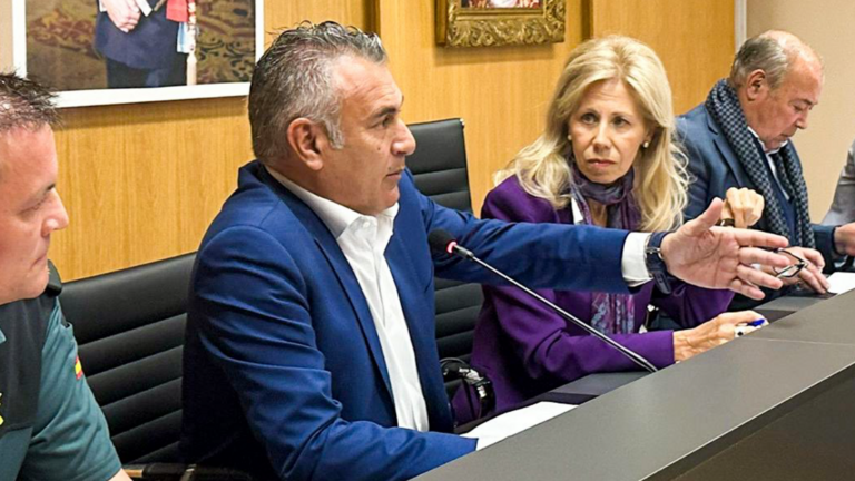 Genaro Orta, en una rueda de prensa en el Ayuntamiento de Isla Cristina