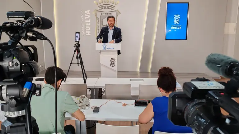 Fran Baluffo en rueda de prensa