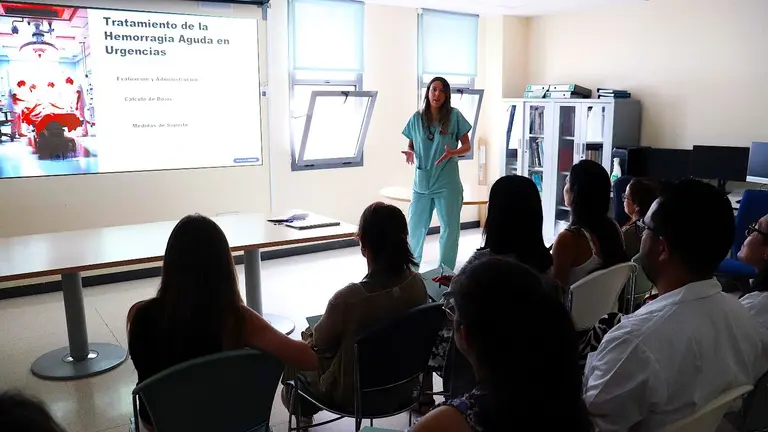 Charla sobre el tratamiento de hemorragias en urgencias.