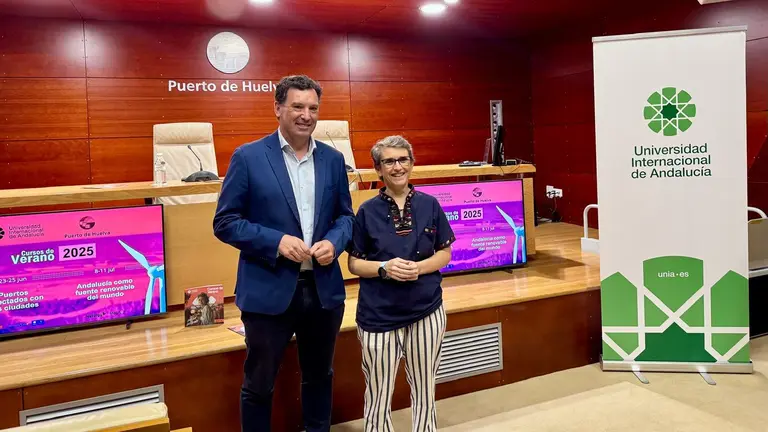 Curso UNIA presentado en el Puerto de Huelva.