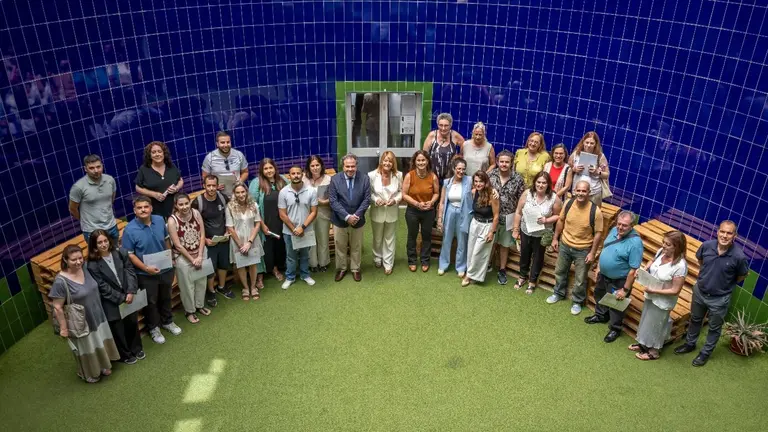 Entrega de diplomas del curso de empleo en Los Rosales.
