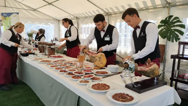 Alumnos en la Escuela de Hosteler&iacute;a de Islantilla.