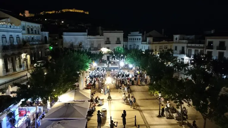 Plaza marqu&eacute;s de aracena en el centro en fiestas
