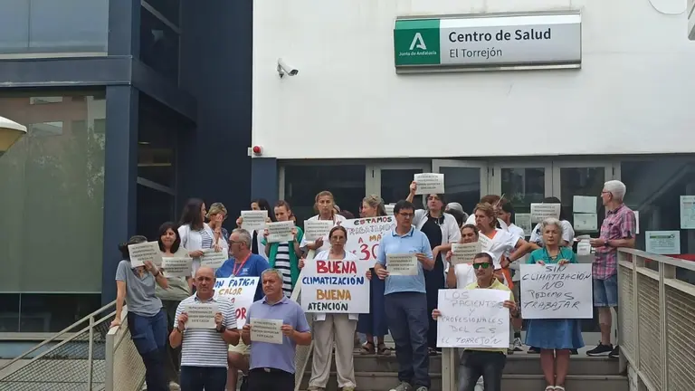 Concentración en el centro salud de El Torrejón