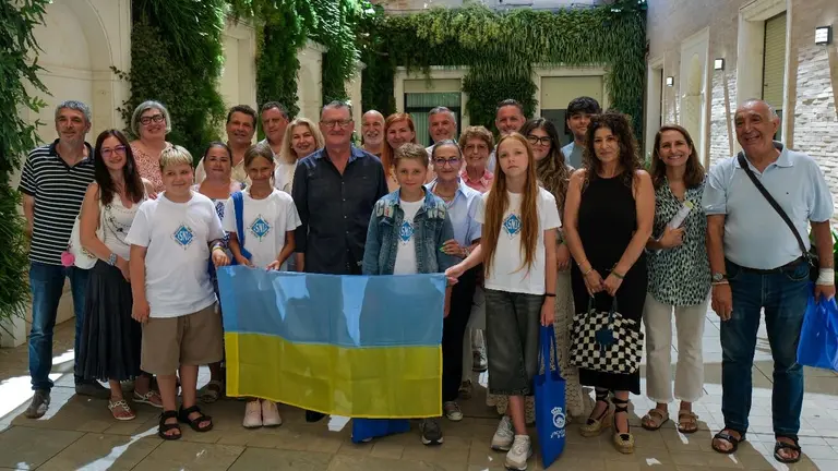 Llegada de ni&ntilde;os ucranianos a la Diputaci&oacute;n.