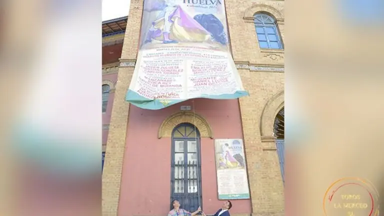 Cartel gigante de las Colombinas.