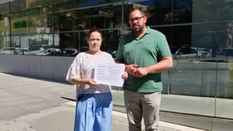 Irene Montiel -izquierda-.