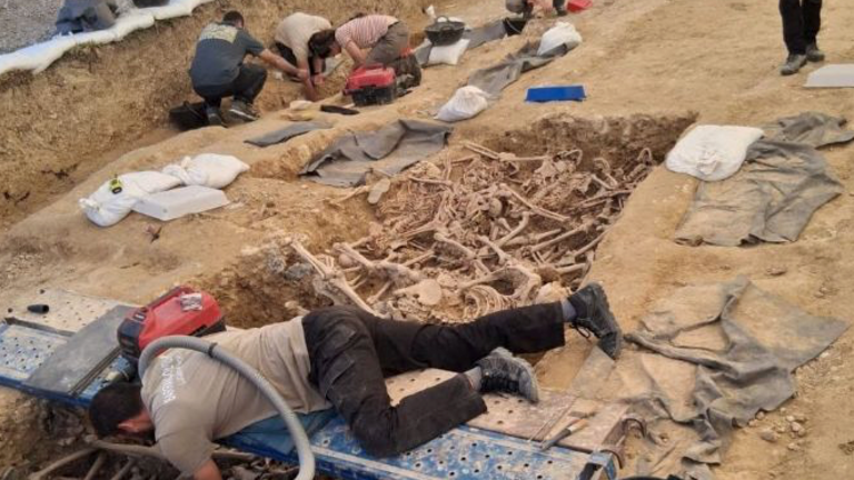 Fosa común encontrada.