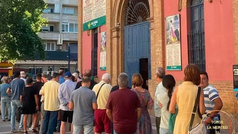 Colas en La Merced.