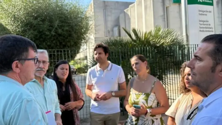 Antonio Beltrán junto a otros miembros del PSOE provincial.