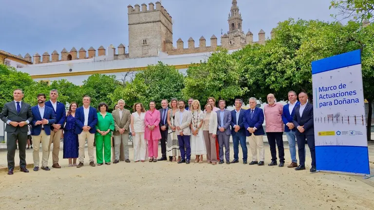 Los alcaldes del entorno de Do&ntilde;ana con representantes del Ministerio de Inclusi&oacute;n y del Ministerio para la Transici&oacute;n Ecol&oacute;gica y el Reto Demogr&aacute;fico