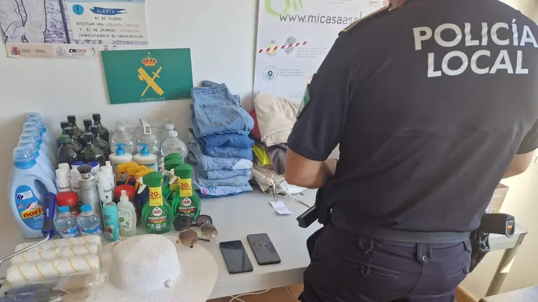 Material sustra&iacute;do por la detenida en Matalasca&ntilde;as.