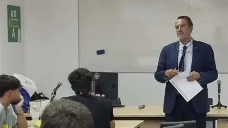 Domingo Carvajal, durante su intervenci&oacute;n en la UNIA.