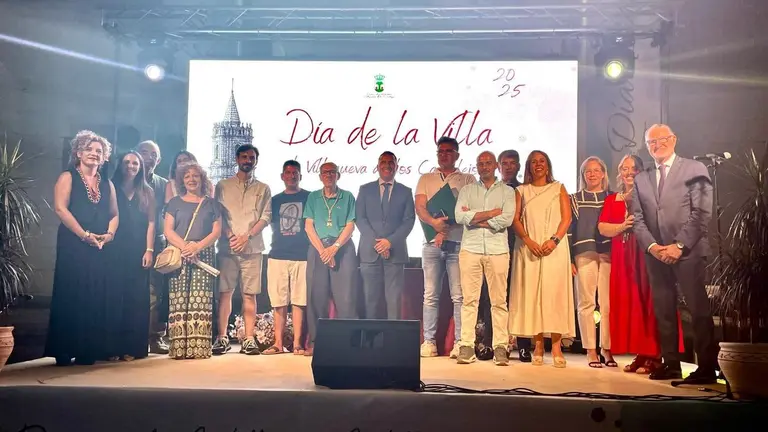 Galardonados en el D&iacute;a de Villanueva de los Castillejos.