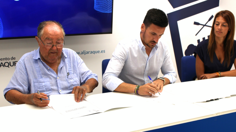 Firma del convenio entre el Ayuntamiento de Aljaraque y el Banco de Alimentos / Fotografía: Ayuntamiento de Aljaraque.