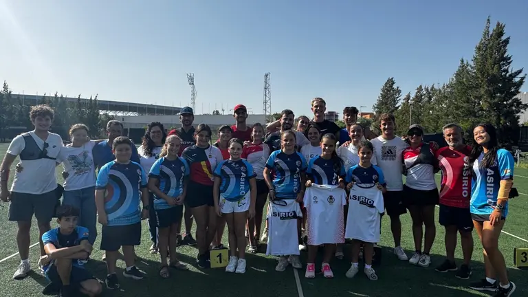 Miembros de la Selección Española y el Club Asirio / Fotografía: Ayuntamiento de Huelva.