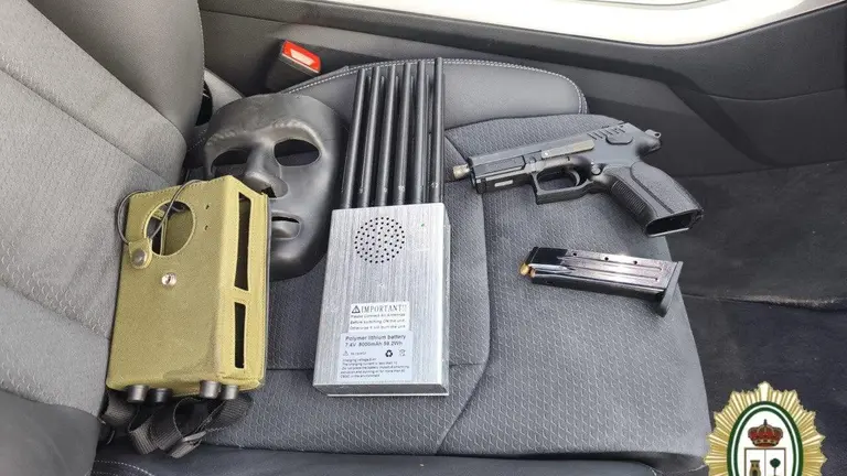 Parte de las armas intervenidas / Fotografía: Policía Local de Punta Umbría.