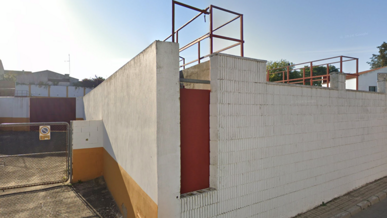 Plaza de Toros de Paterna del Campo / Fotograf&iacute;a: Google Maps