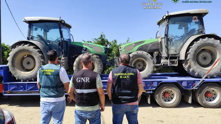 Tractores robados que han sido recuperados por la Guardia Civil / Fotograf&iacute;a: Guardia Civil.