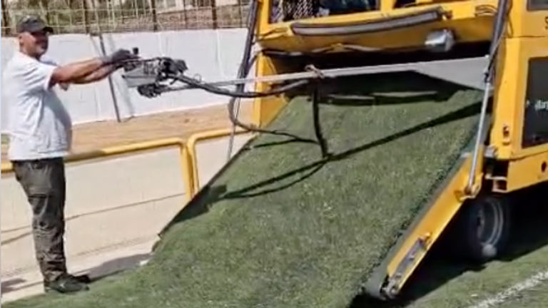 Cambio de c&eacute;sped del Nuevo Alkali en Valverde del Camino.