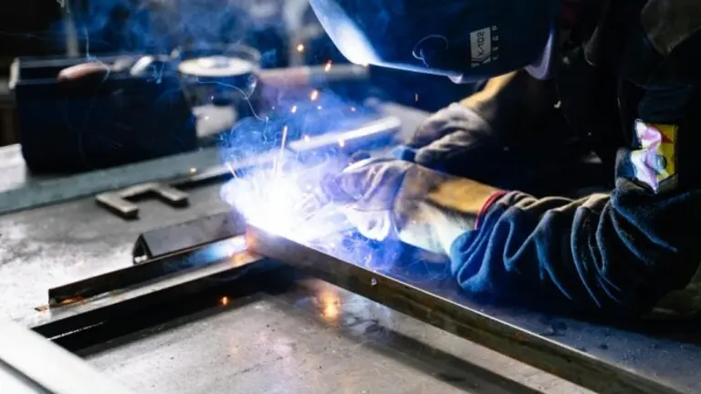 Curso de soldadura y montaje industrial.