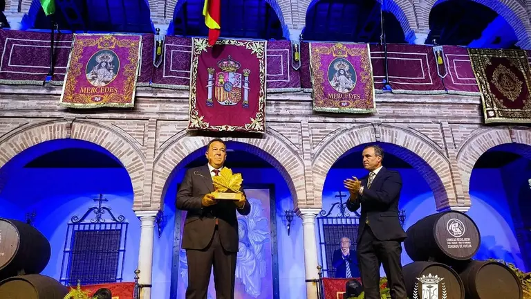 El pregón de Luis Miguel Iglesias Albarrán se gana el corazón de los habitantes de Bollullos. / Fotografía: Ayuntamiento de Bollullos.