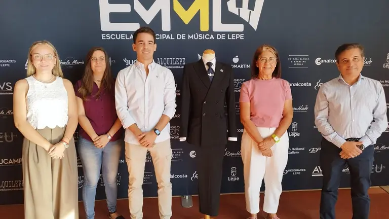 Nuevos uniformes de la Banda Sinfónica de Lepe. / Fotografía: Ayuntamiento de Lepe.