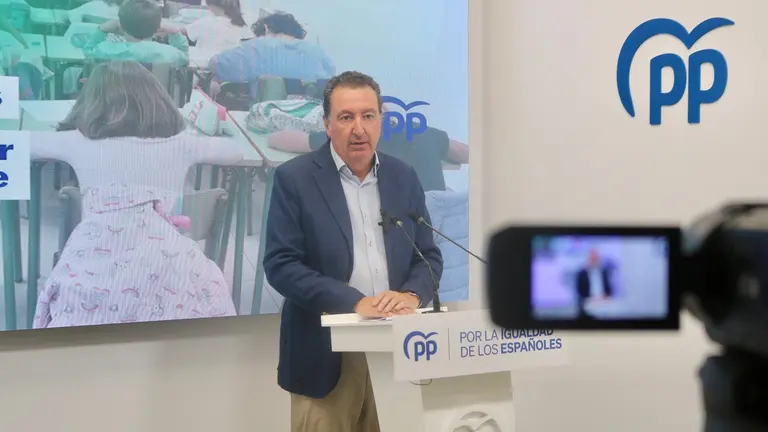 Manuel Andrés González.