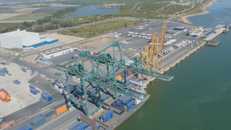 Muelle Sur del Puerto de Huelva.