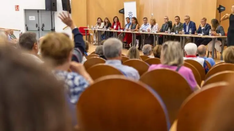 Reunión del Ayuntamiento de Huelva con las Asociaciones Vecinales.