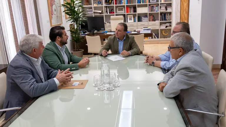 Reunión de la Diputación con la Hermanad del Descendimiento.