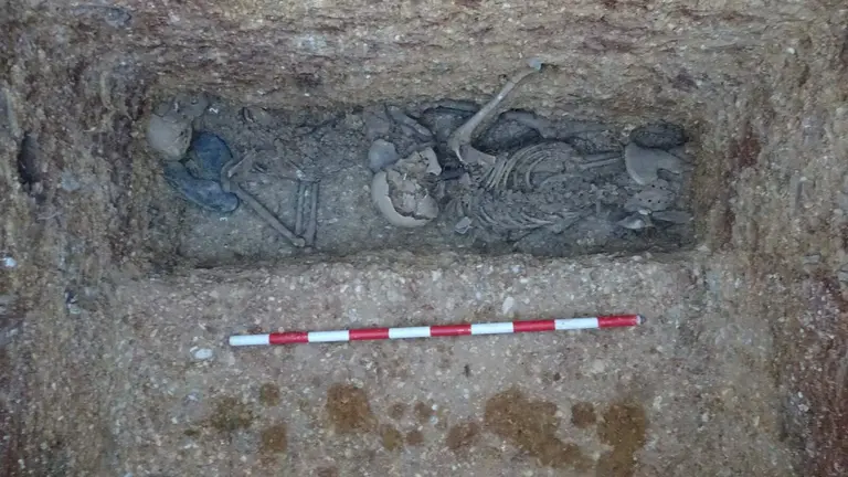 Fosa común encontrada en Beas.