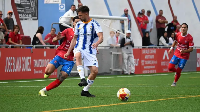 Lance del duelo entre la Deportiva Minera y el Recreativo.