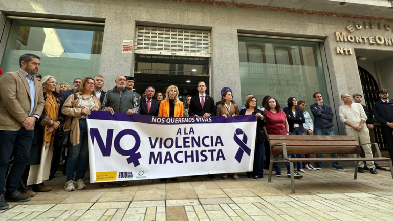 Manifestaci&oacute;n contra a Violencia Machista en la Subdelegaci&oacute;n del Gobierno.