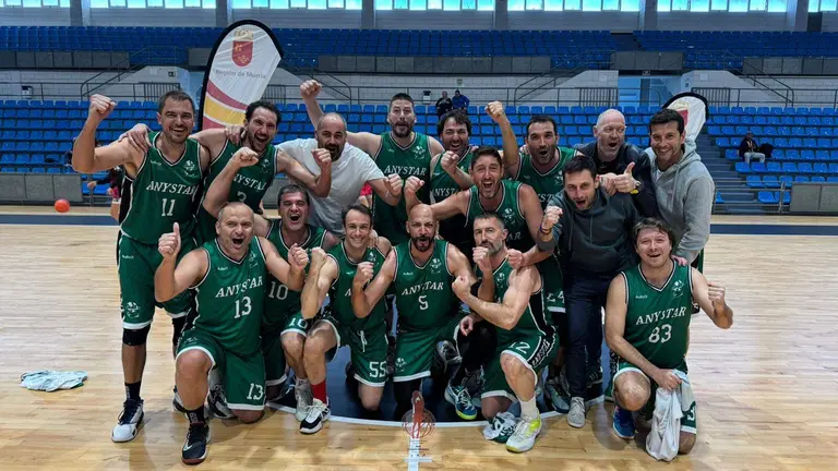 El Anystar tras ganar el MAMBAsket.