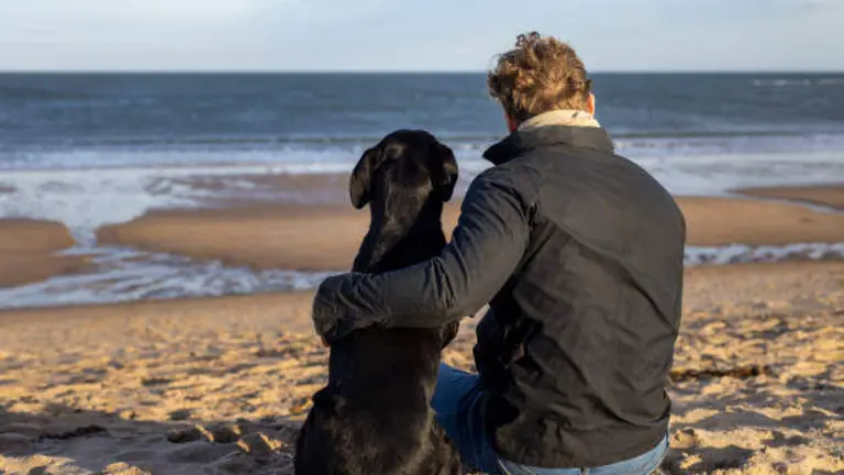 Frío cerca de la playa.
