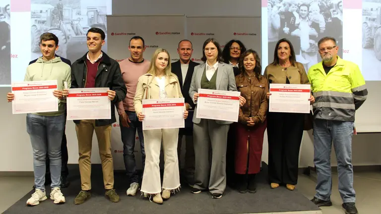 Estudiantes becados 2025-2026