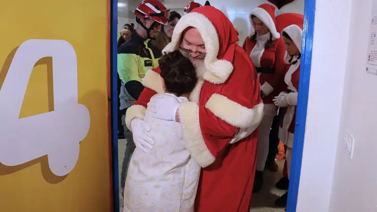 Visita de Papa Noel al Hospital Juan Ram&oacute;n Jim&eacute;nez