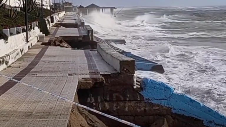 Derrumbe del paseo mar&iacute;timo de Matalasca&ntilde;as.