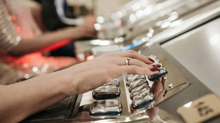 1dde20dc-bfb8-410e-a4aa-9ea0aae9c663