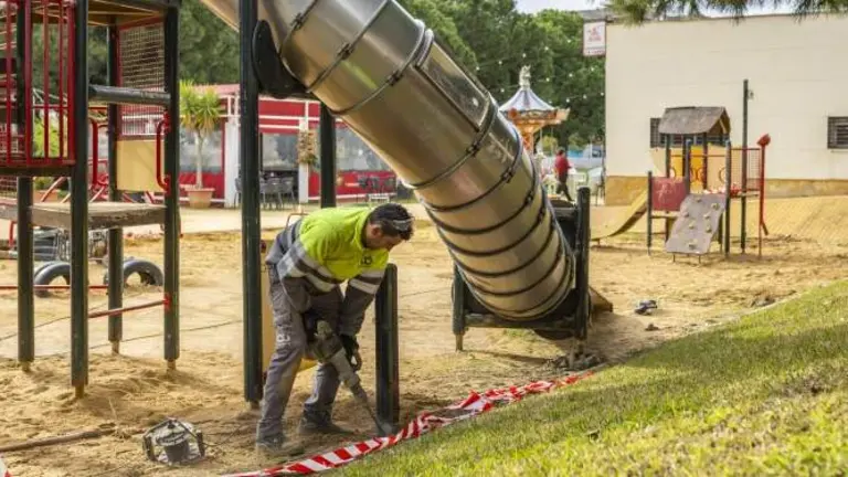 Obra de un parque infantil.