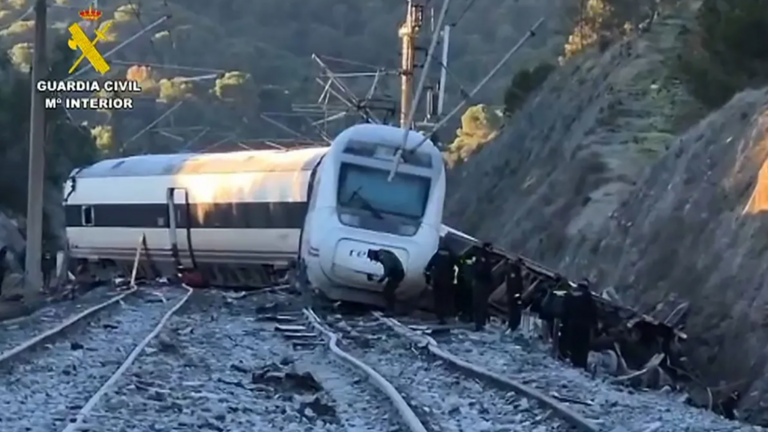 Imagen del accidente del Alvia / Fotograf&iacute;a: Guardia Civil.