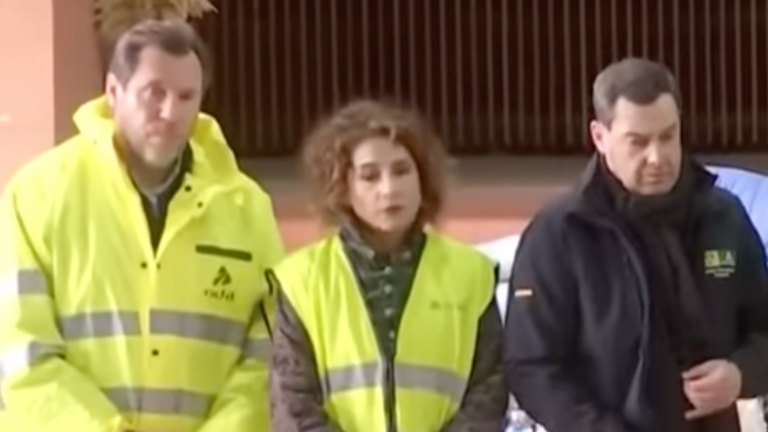 El ministro &Oacute;scar Puente, a la izquierda, hoy en Adamuz. / Fotograf&iacute;a: Youtube