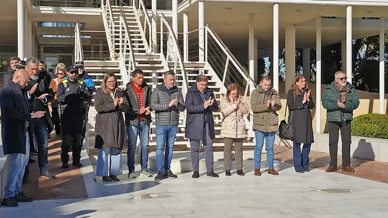 Minuto de silencio en Punta Umbr&iacute;a.