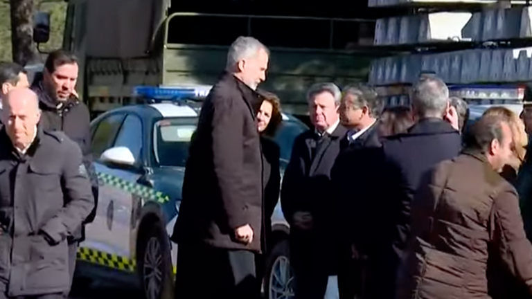 Los Reyes de Espa&ntilde;a llegan al lugar.