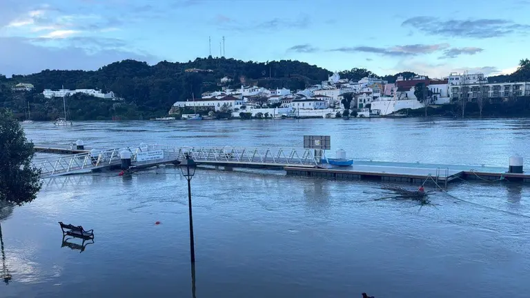 Pantal&aacute;n de Sanl&uacute;car de Guadiana.