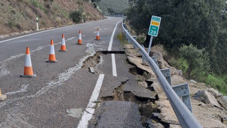 Socav&oacute;n en la A-5300