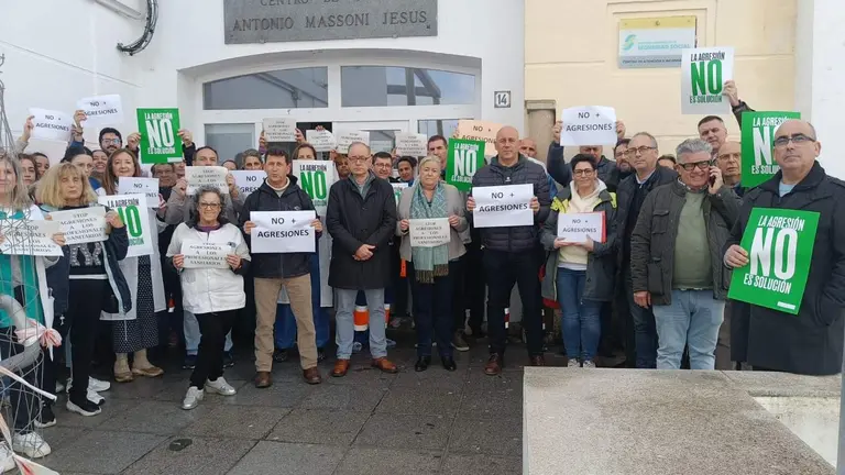 Concentraci&oacute;n por la agresi&oacute;n sufrida en Ayamonte