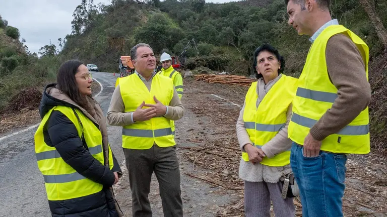 Arreglos de la carretera entre Aroche y Encinasola.